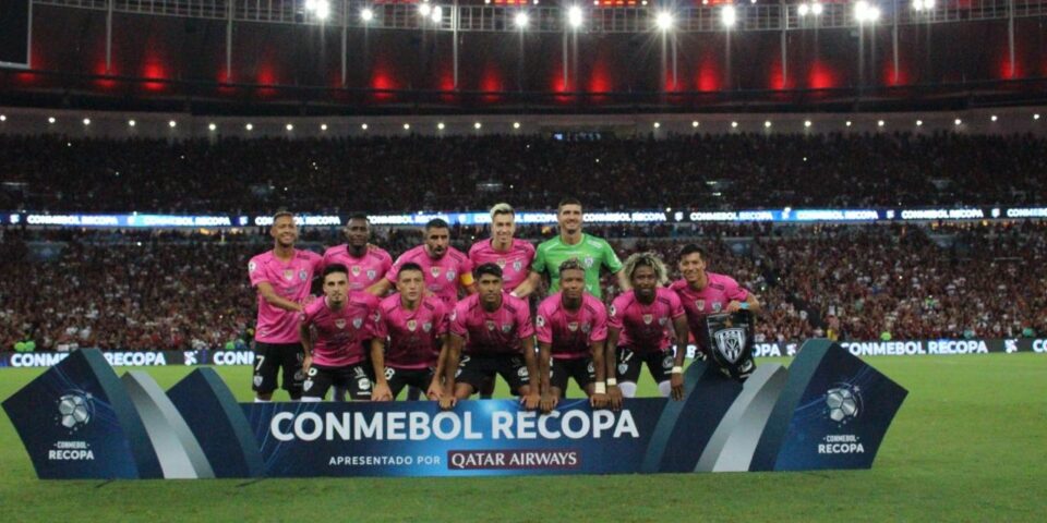 Como campeón de la Copa Sudamericana, IDV disputaría al siguiente año la Conmebol Recopa ante Flamengo, campeón de la Copa Libertadores.