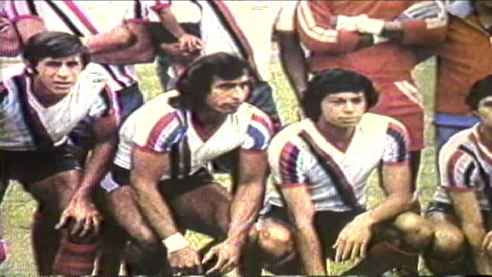 El ídolo Quiteño estuvo 10 temporadas como jugador del elenco militar y pese a una lesión que lo mantuvo alejado de las canchas, es el futbolista ecuatoriano con más titulos ganados en el fútbol nacional con 8 campeonatos.